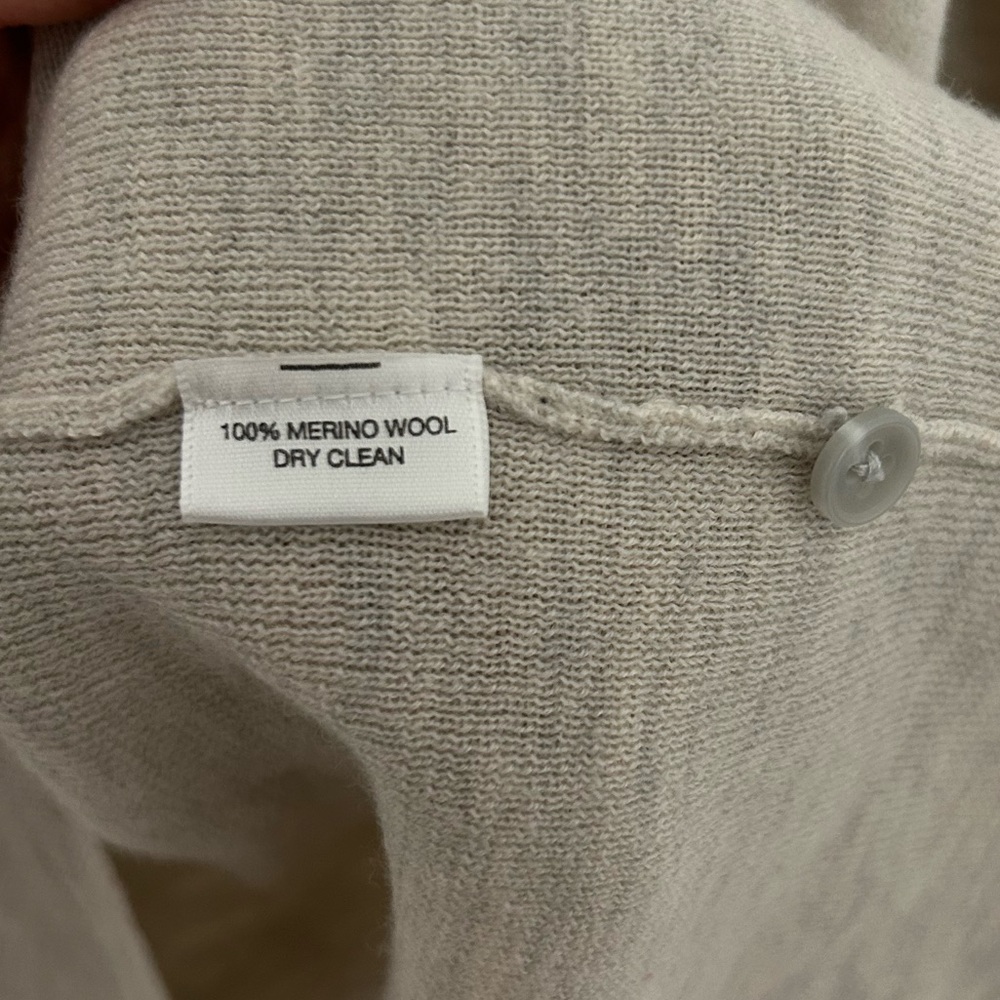 100% merino wool minimalist cardigan sweater - Picture 5 of 7